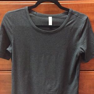 Women’s Lululemon short sleeve tee shirt